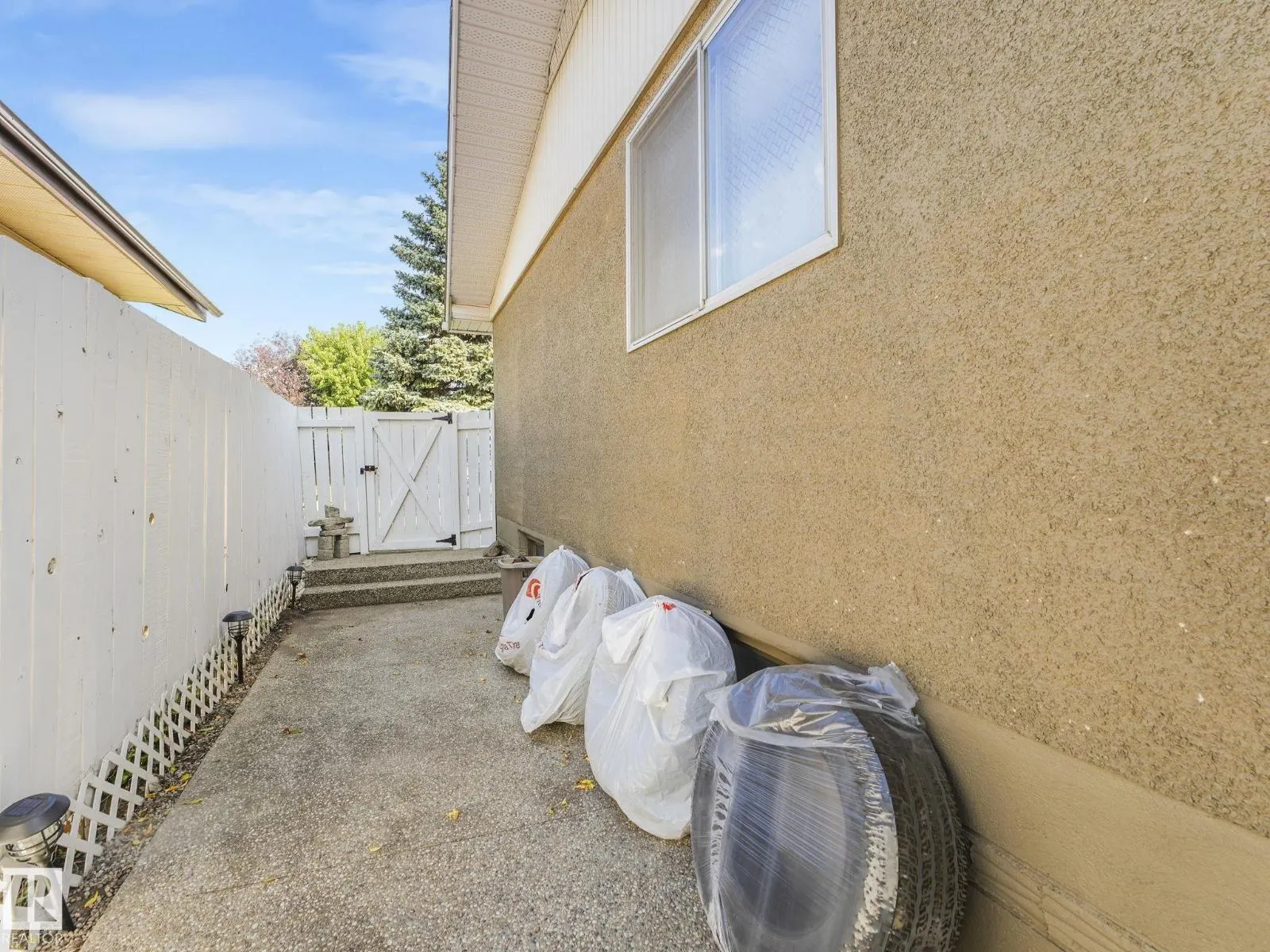 7415 84 AV NW