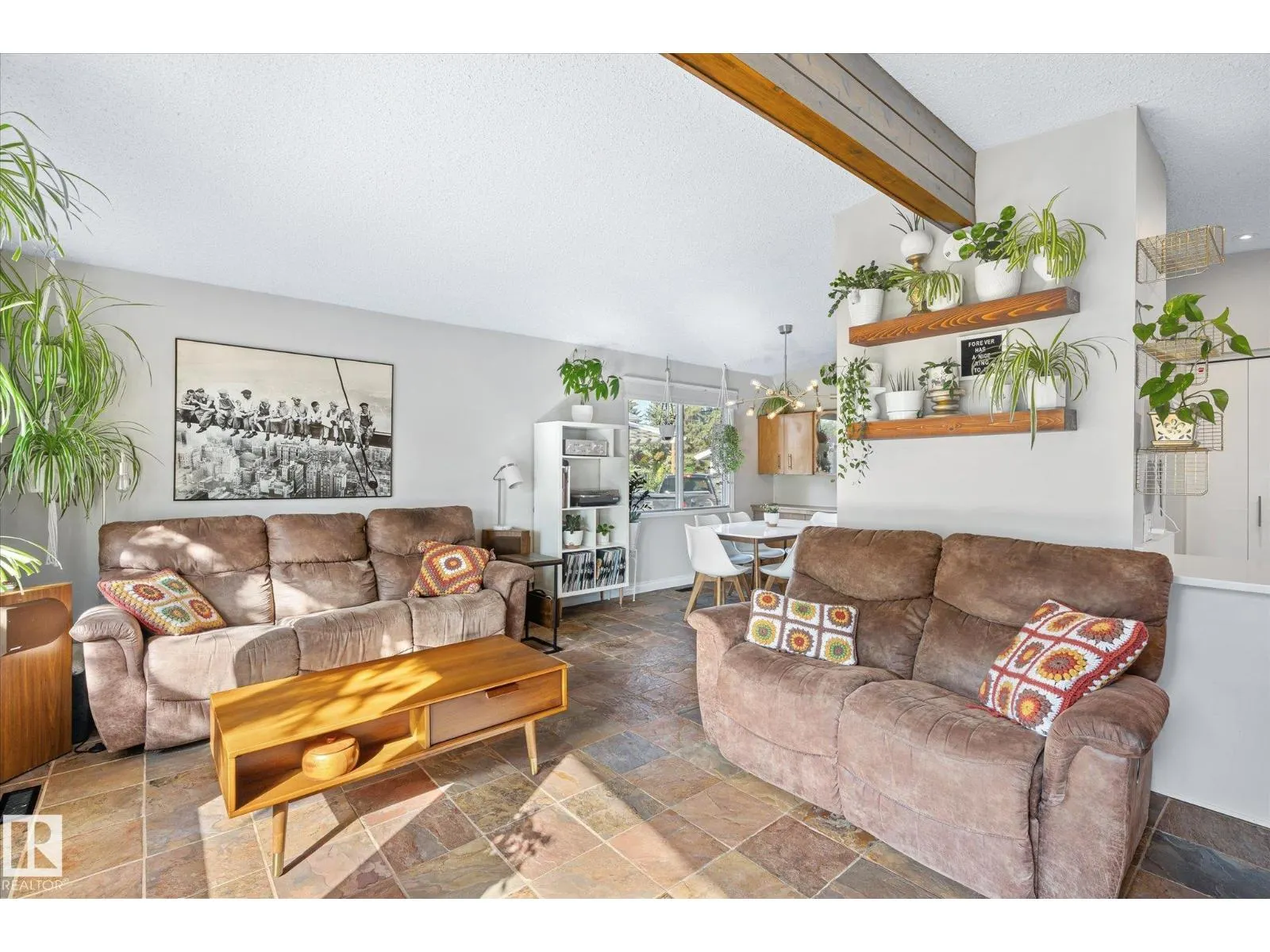 31 LORRAINE CR