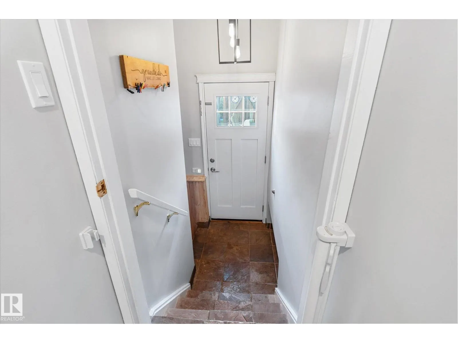 31 LORRAINE CR