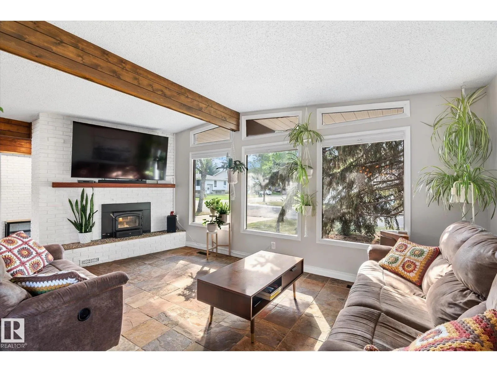 31 LORRAINE CR