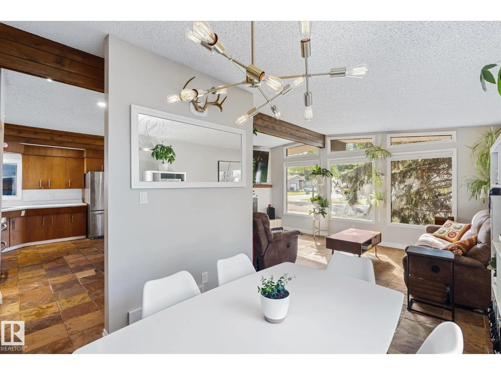 31 LORRAINE CR
