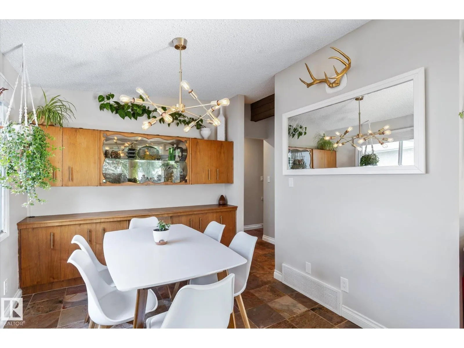31 LORRAINE CR