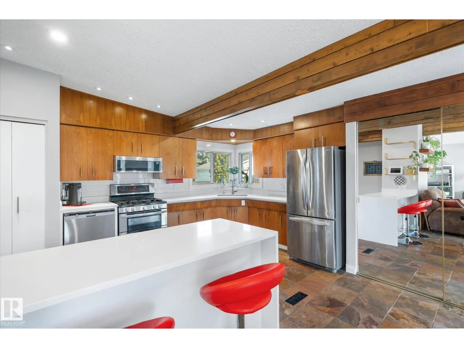 31 LORRAINE CR