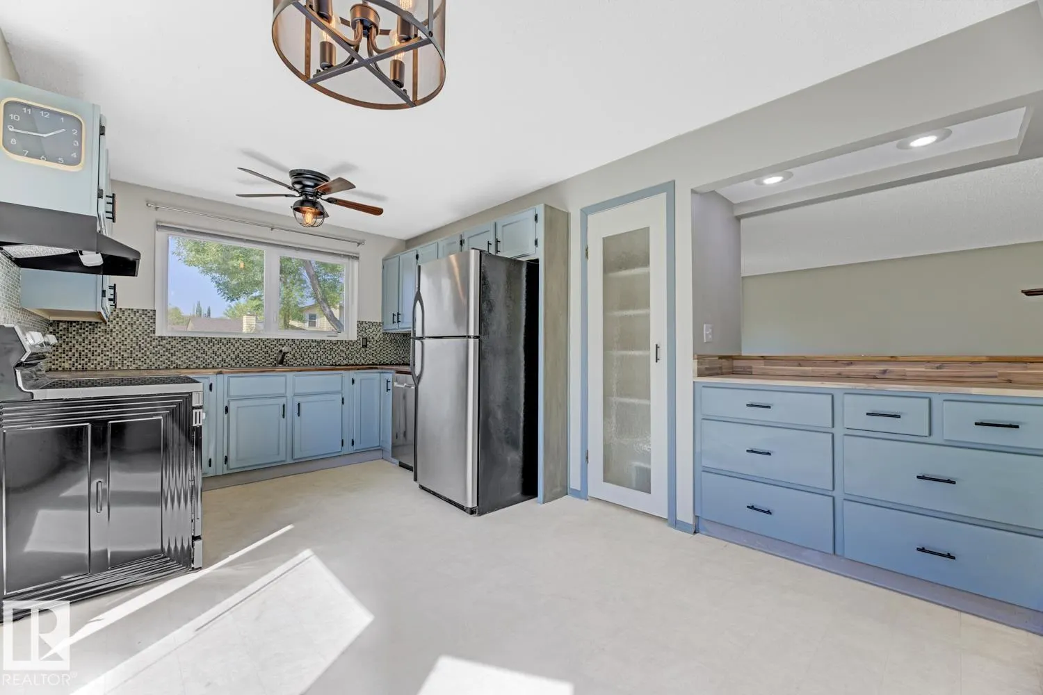 44 ATTWOOD DR