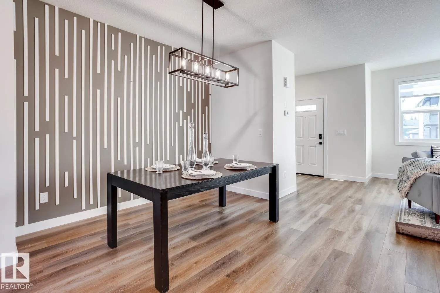 28 HUNTER PL