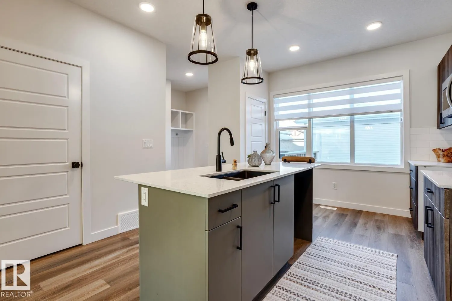 28 HUNTER PL