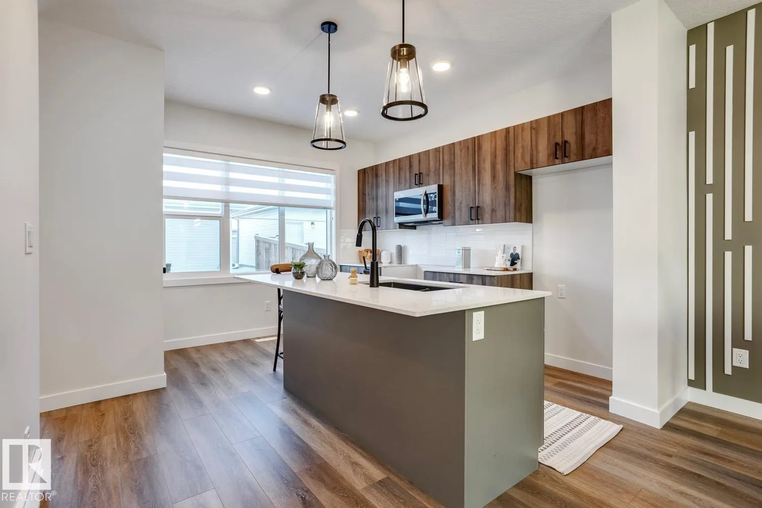 28 HUNTER PL