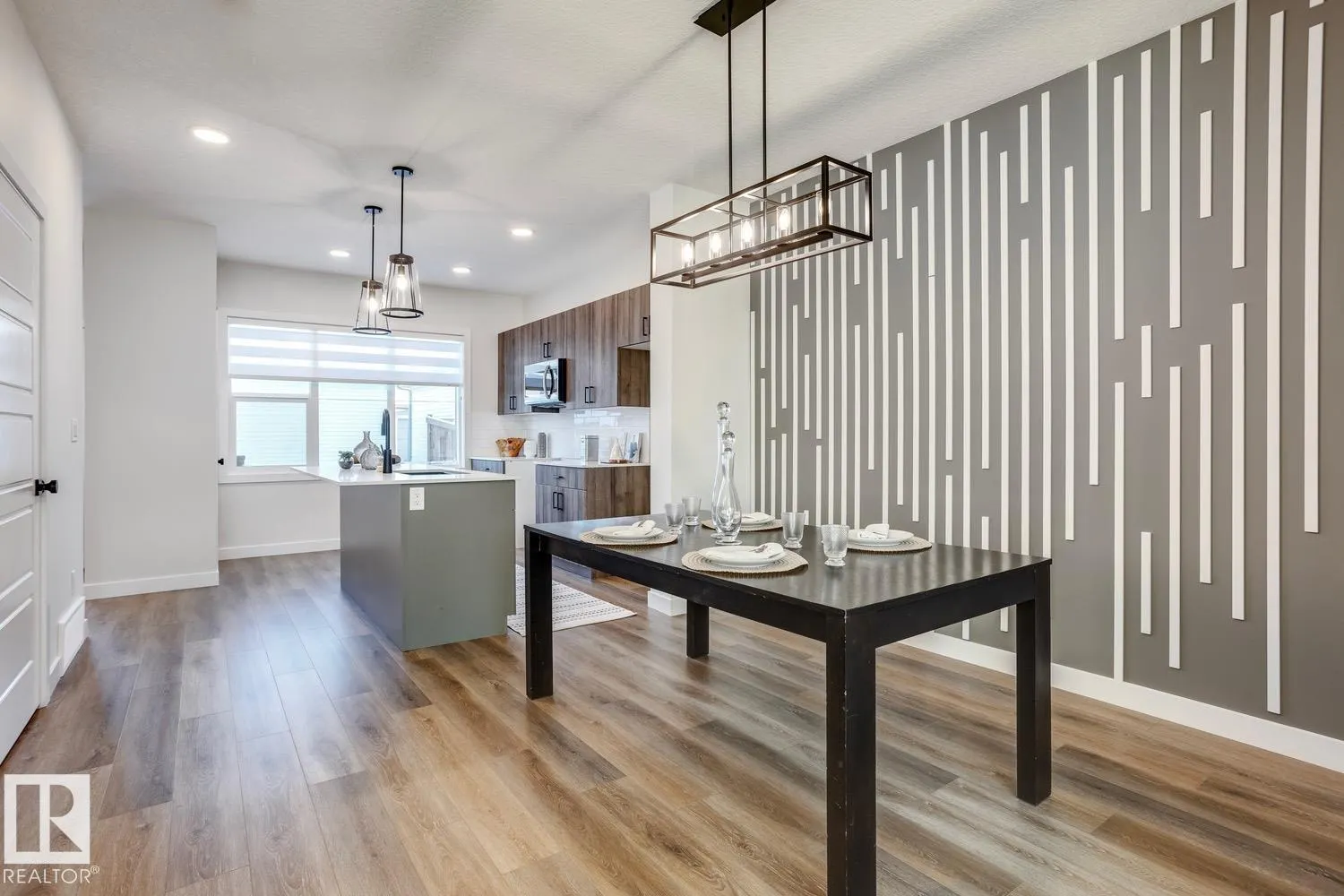 28 HUNTER PL