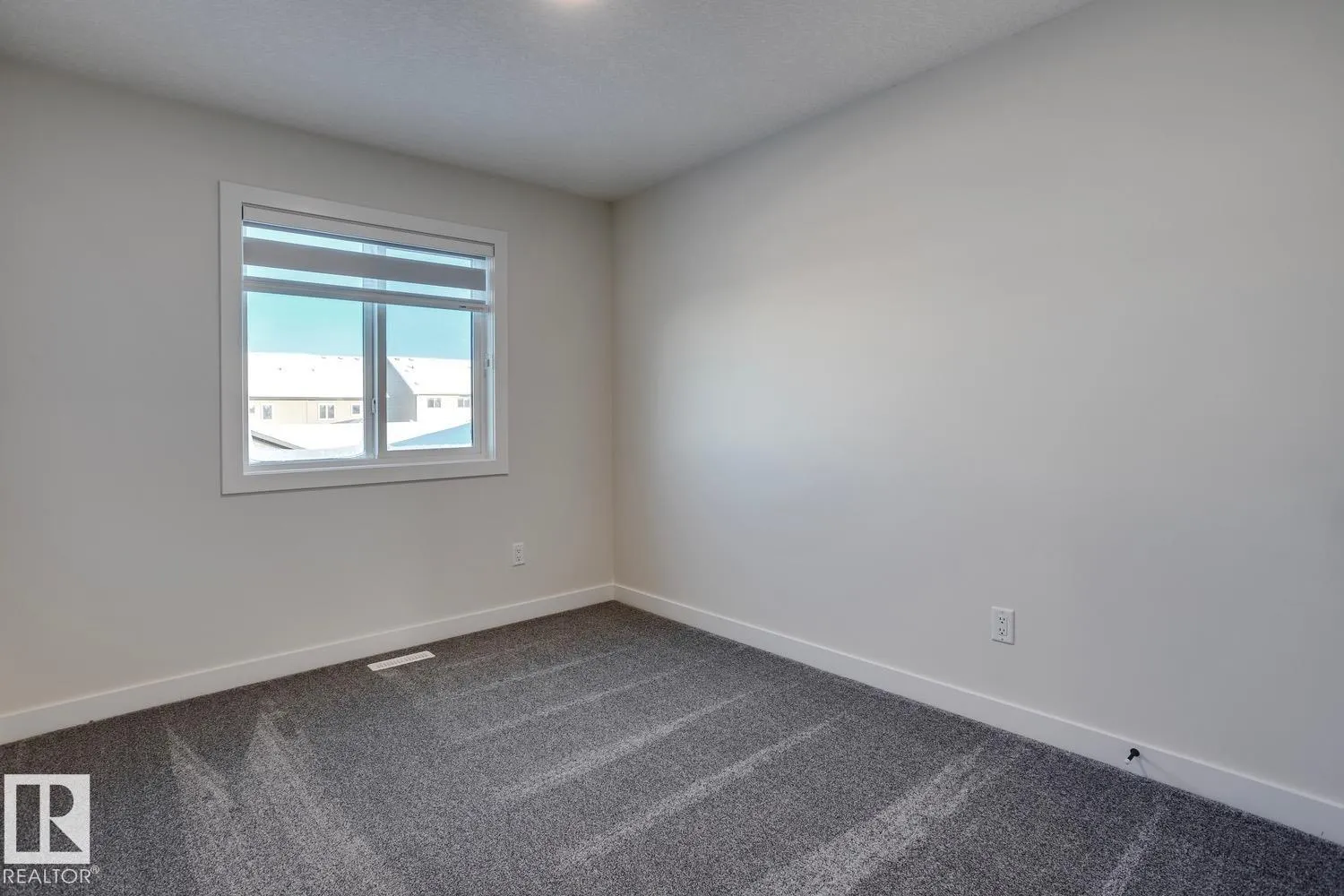 28 HUNTER PL