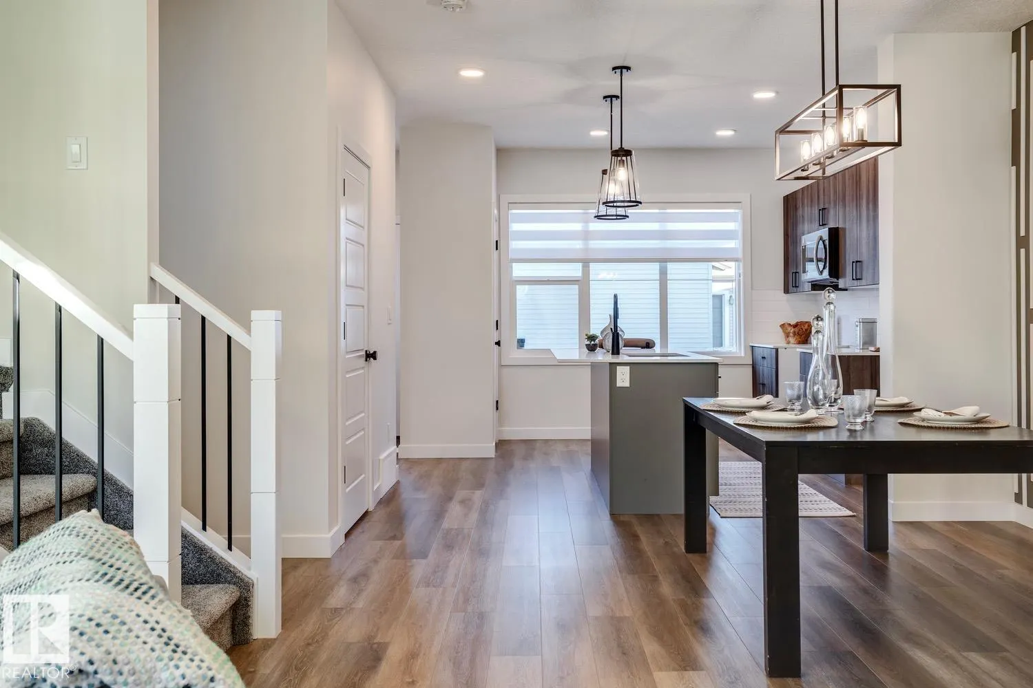 28 HUNTER PL