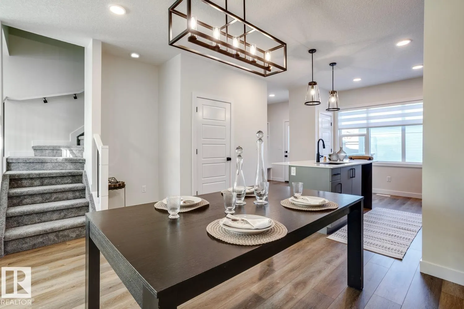 28 HUNTER PL