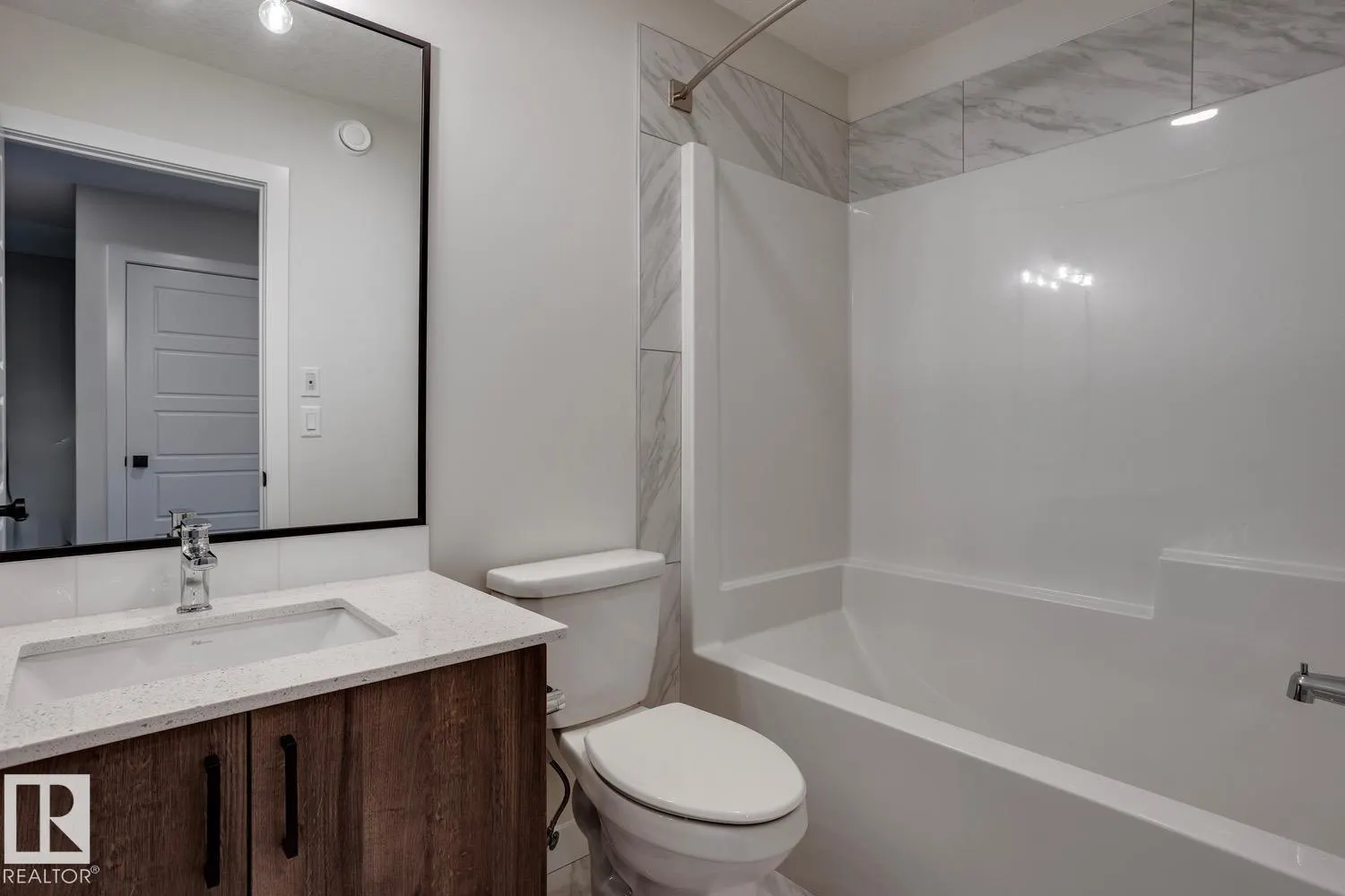 28 HUNTER PL
