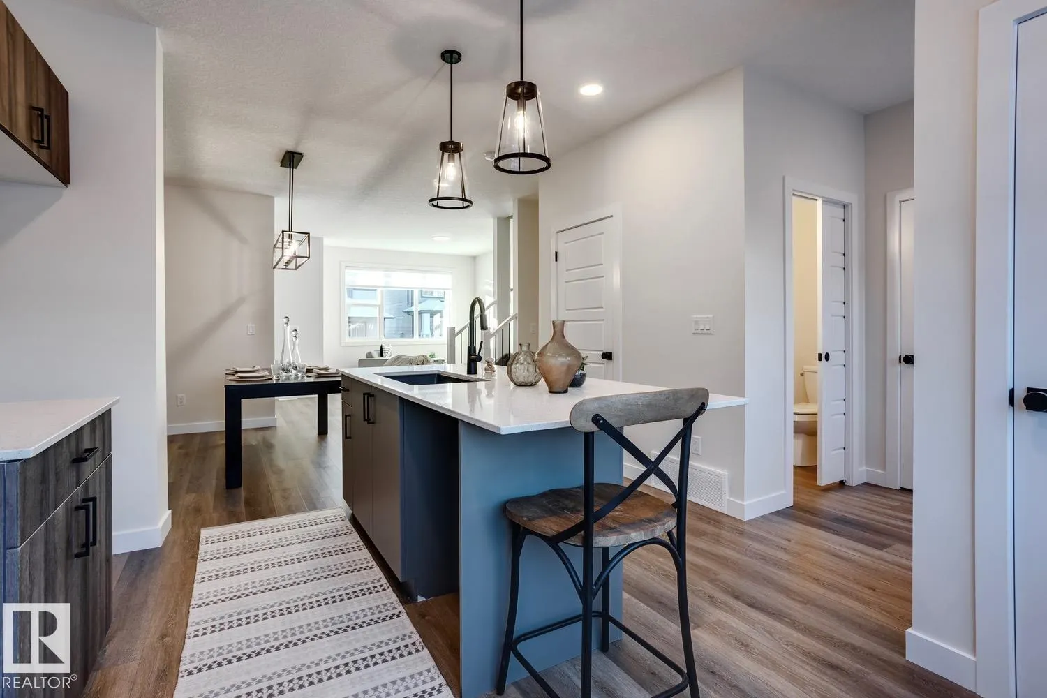 28 HUNTER PL