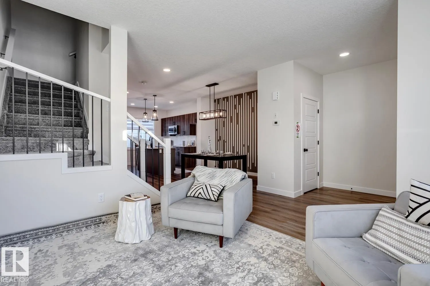 28 HUNTER PL