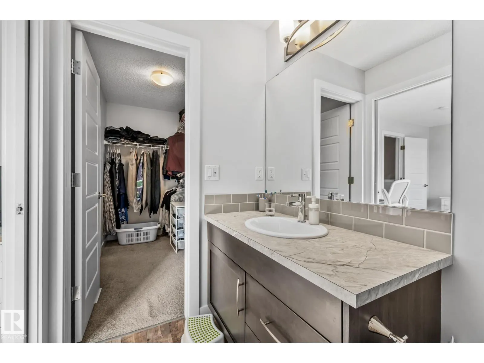9655 225 ST NW
