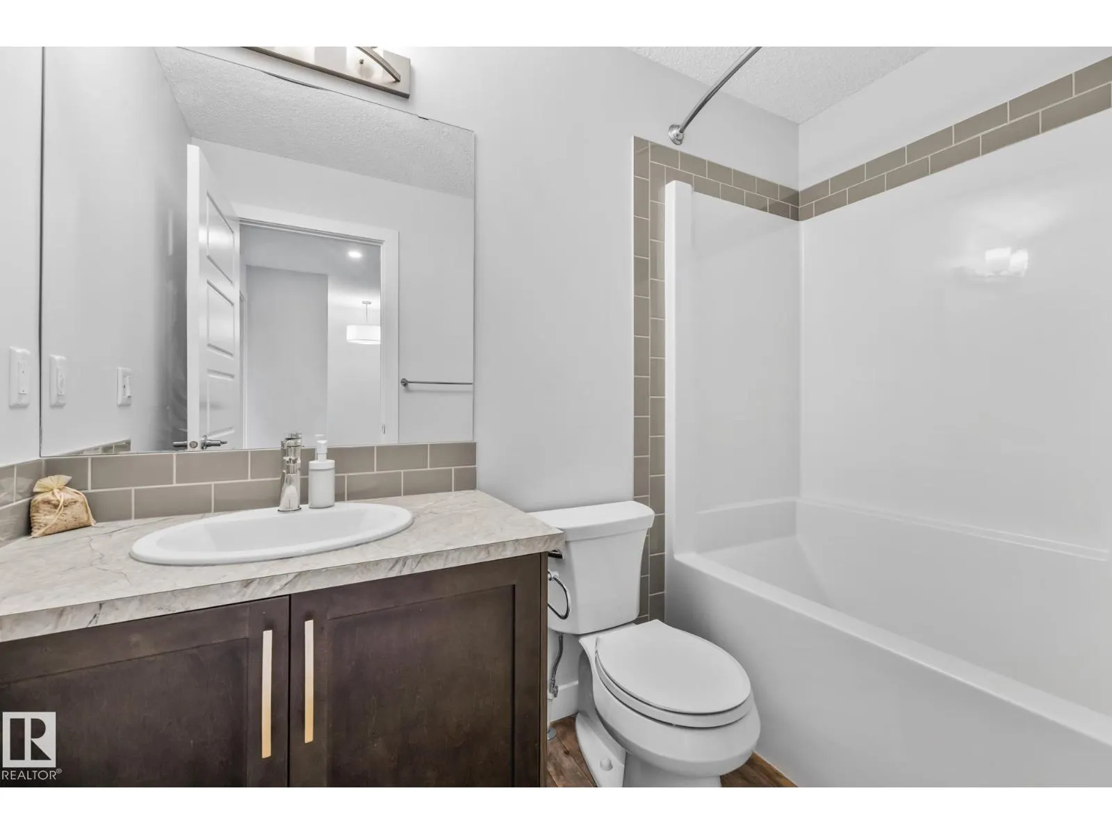 9655 225 ST NW