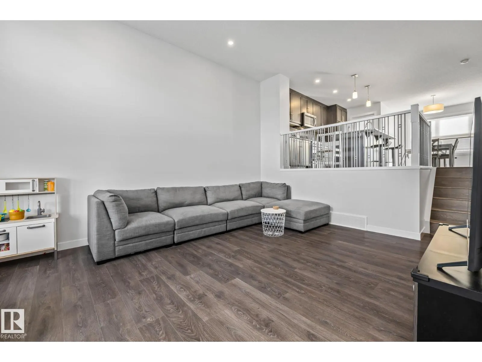 9655 225 ST NW