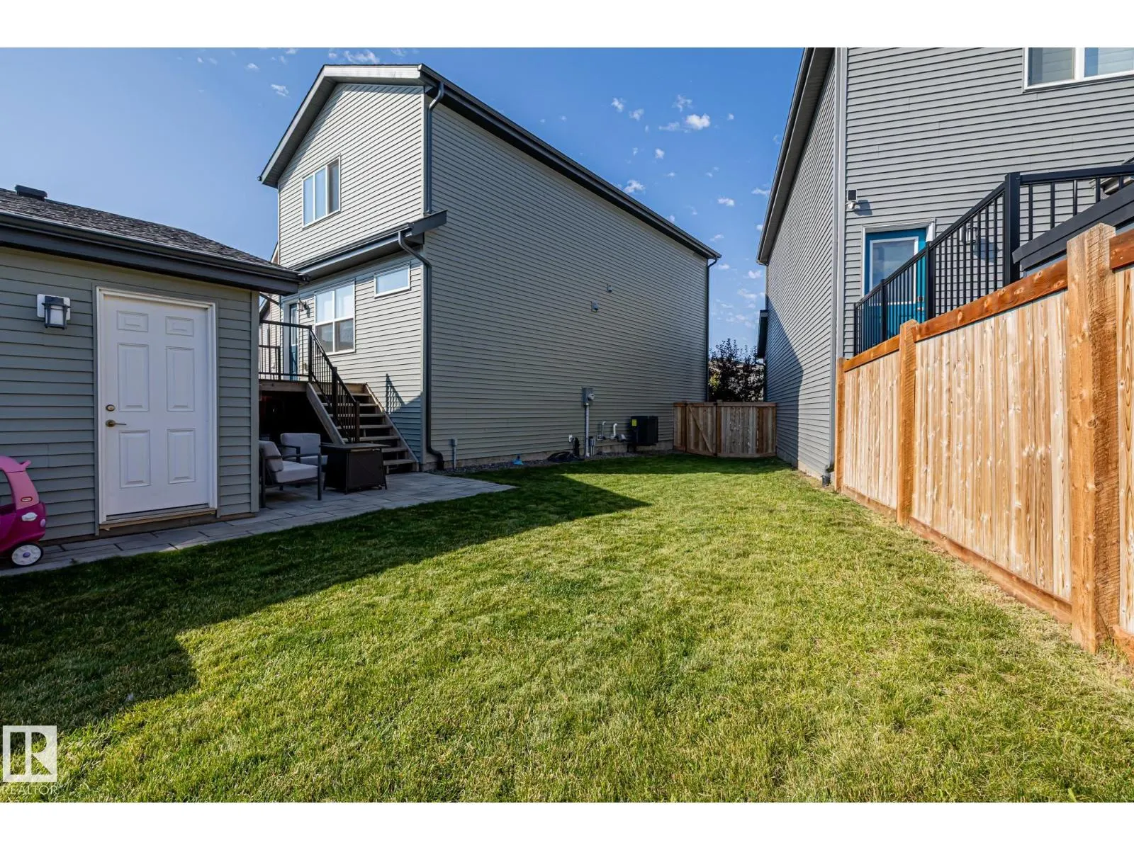 9655 225 ST NW