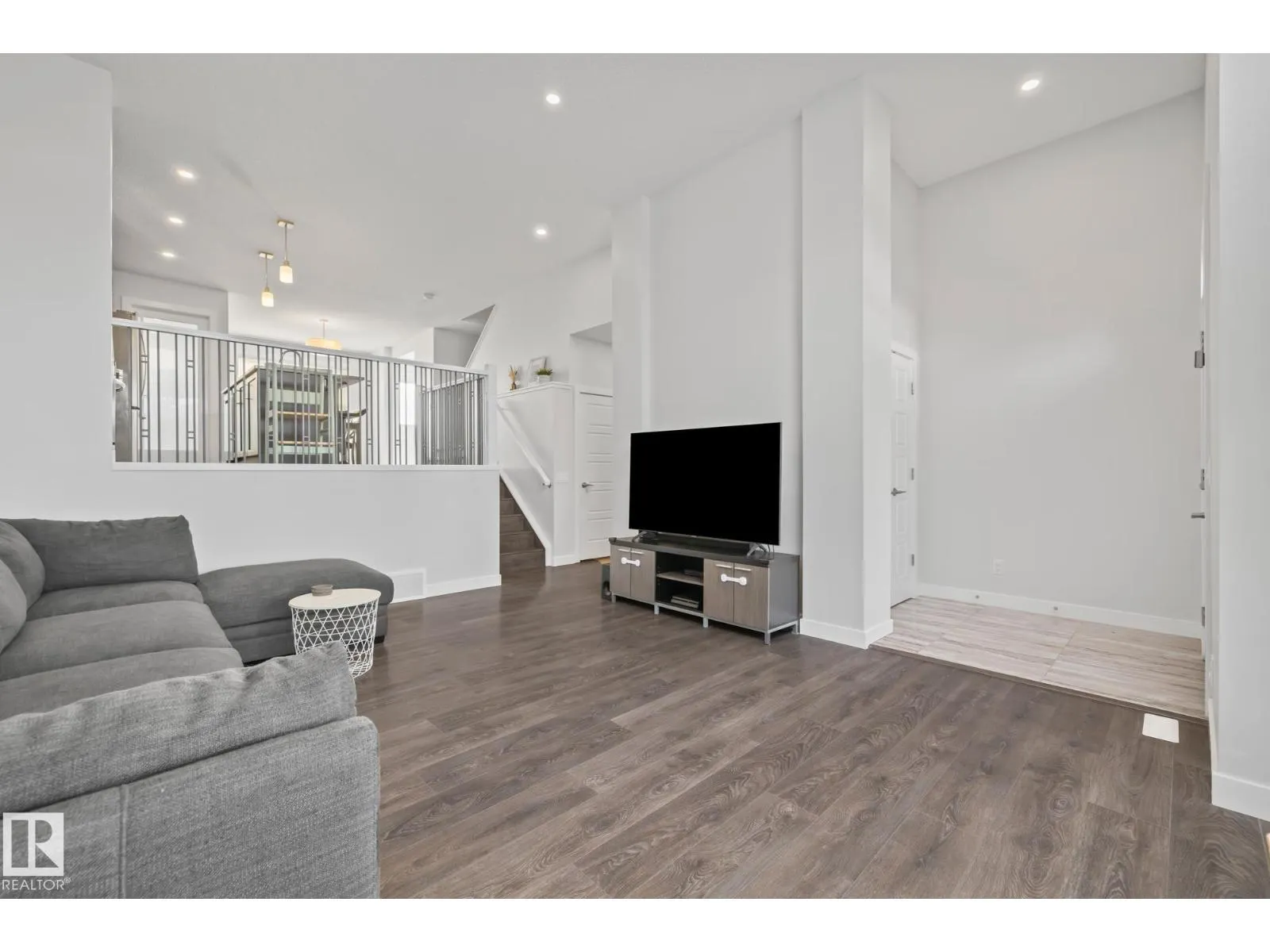 9655 225 ST NW