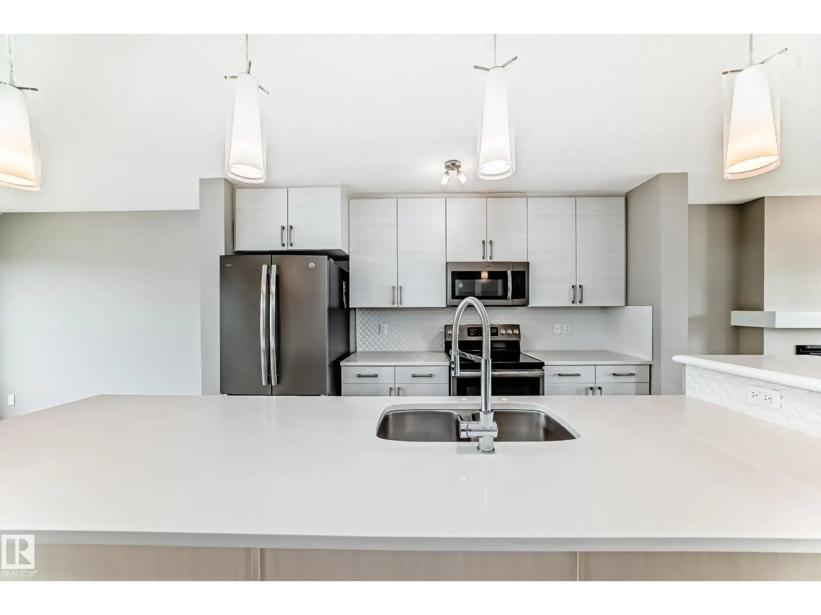 2271 PRICE LN SW