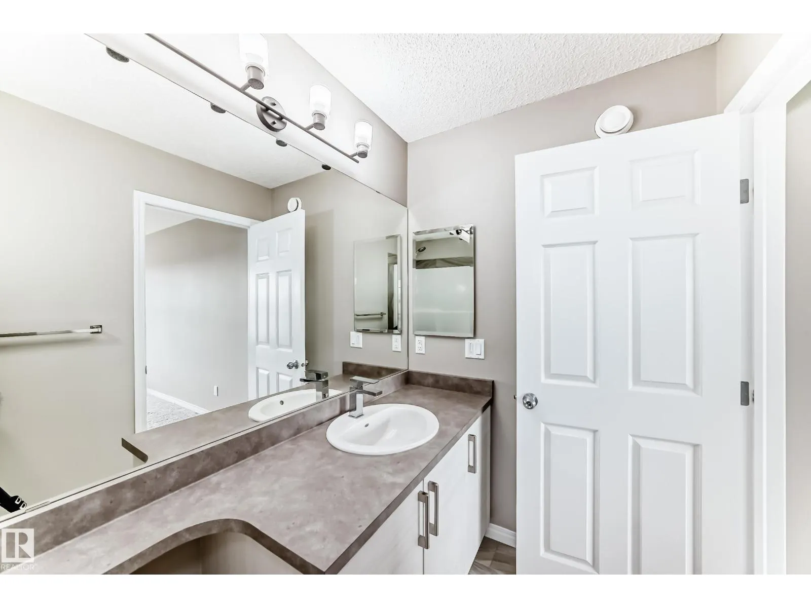 2271 PRICE LN SW