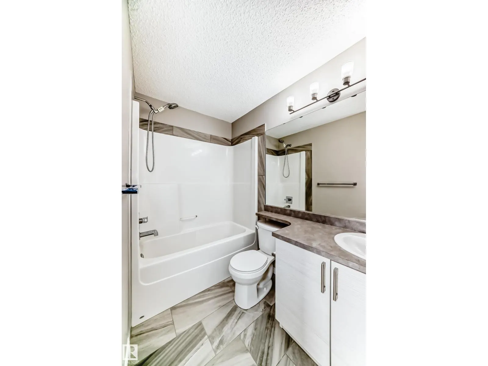 2271 PRICE LN SW