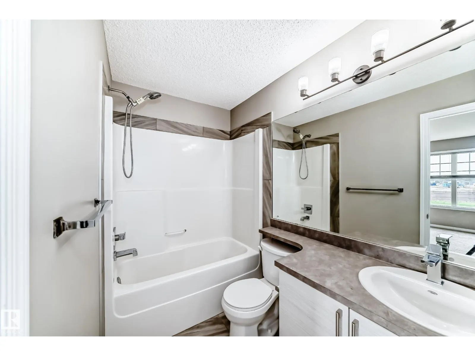 2271 PRICE LN SW