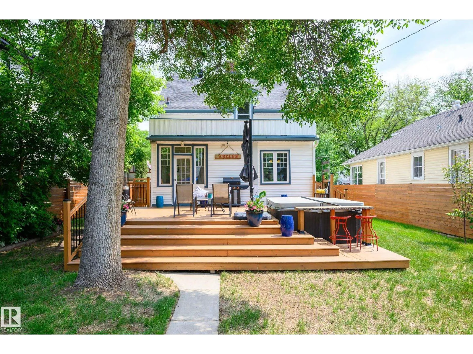 11118 125 ST NW NW