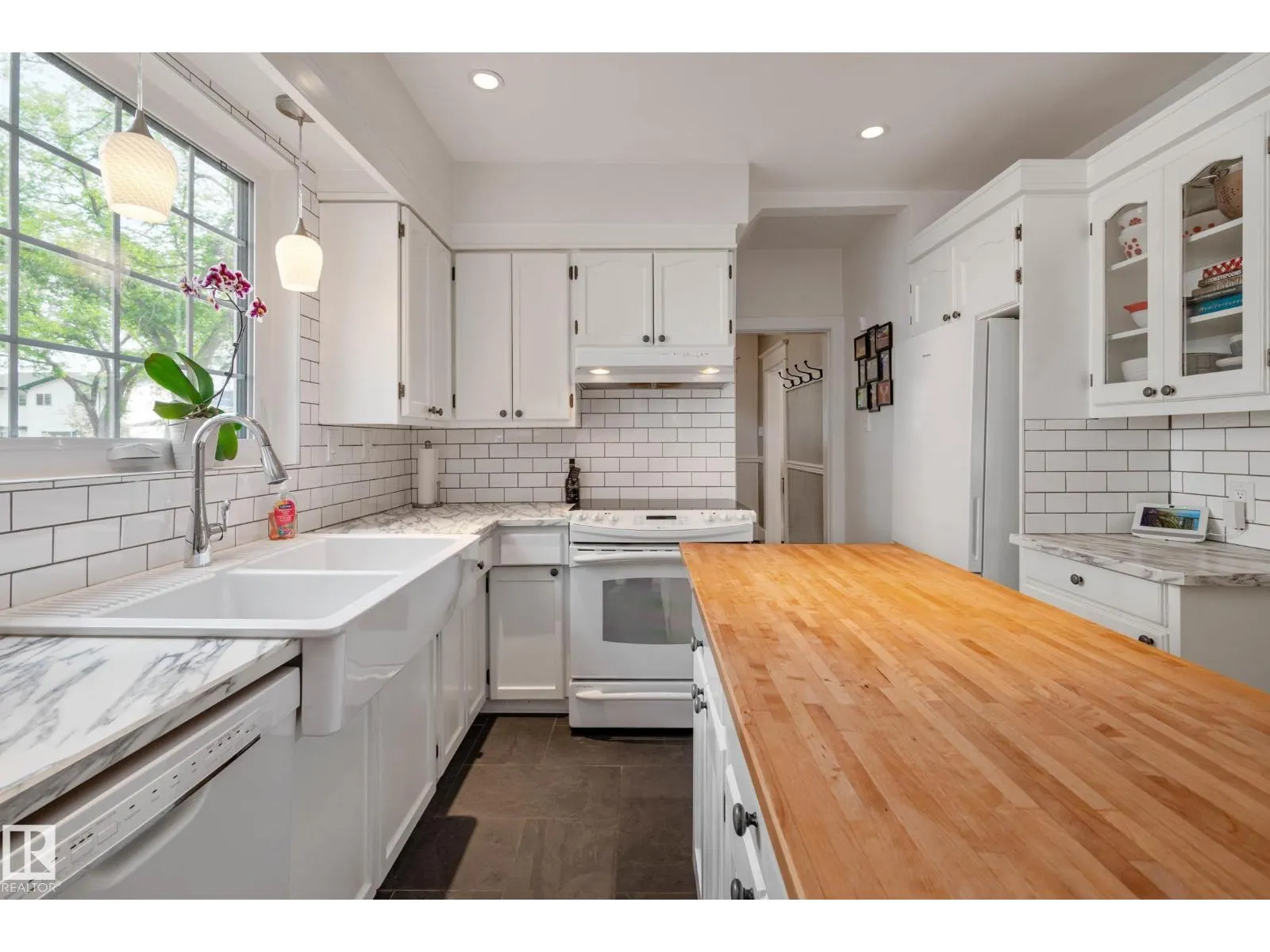 11118 125 ST NW NW