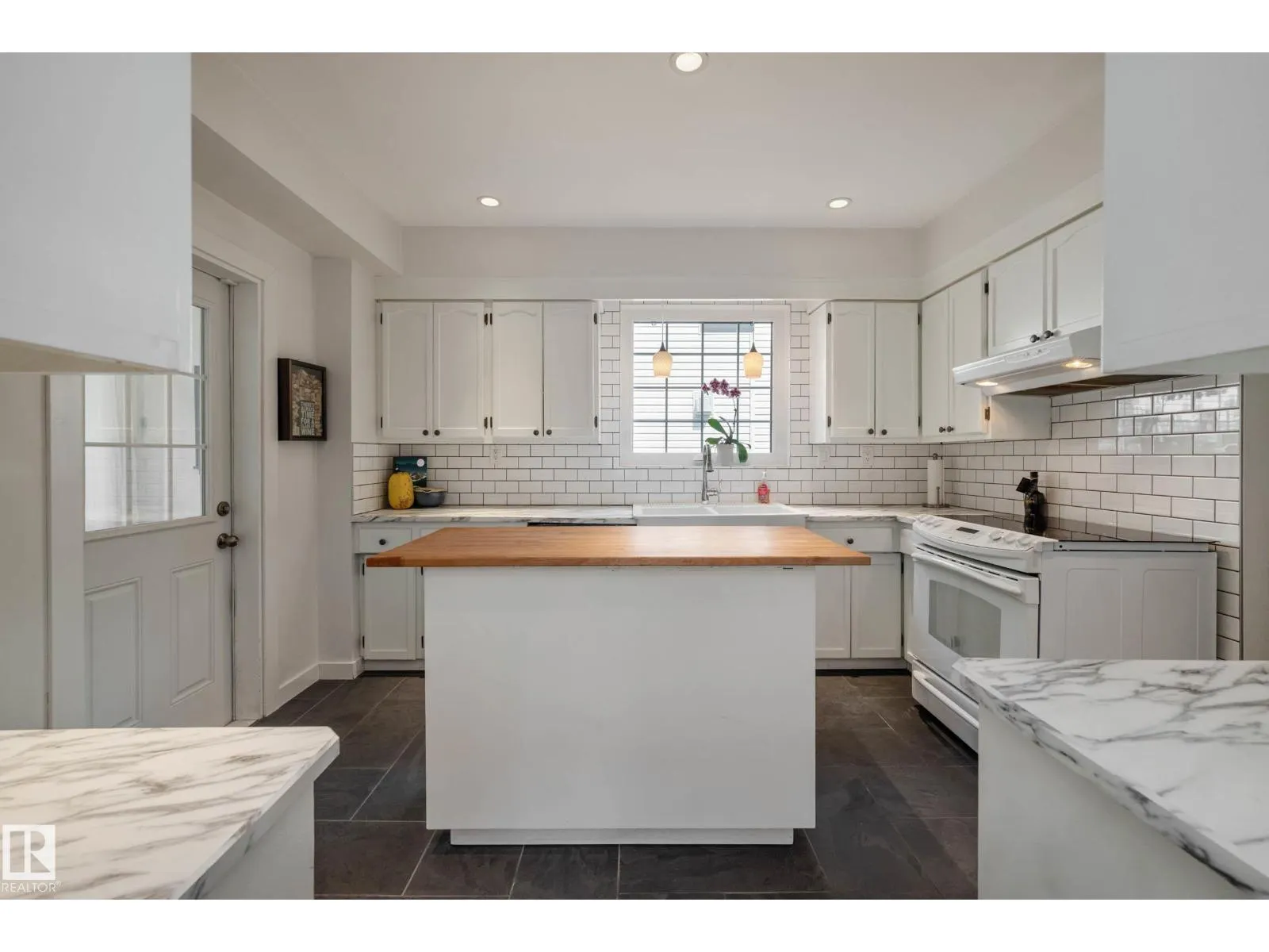 11118 125 ST NW NW