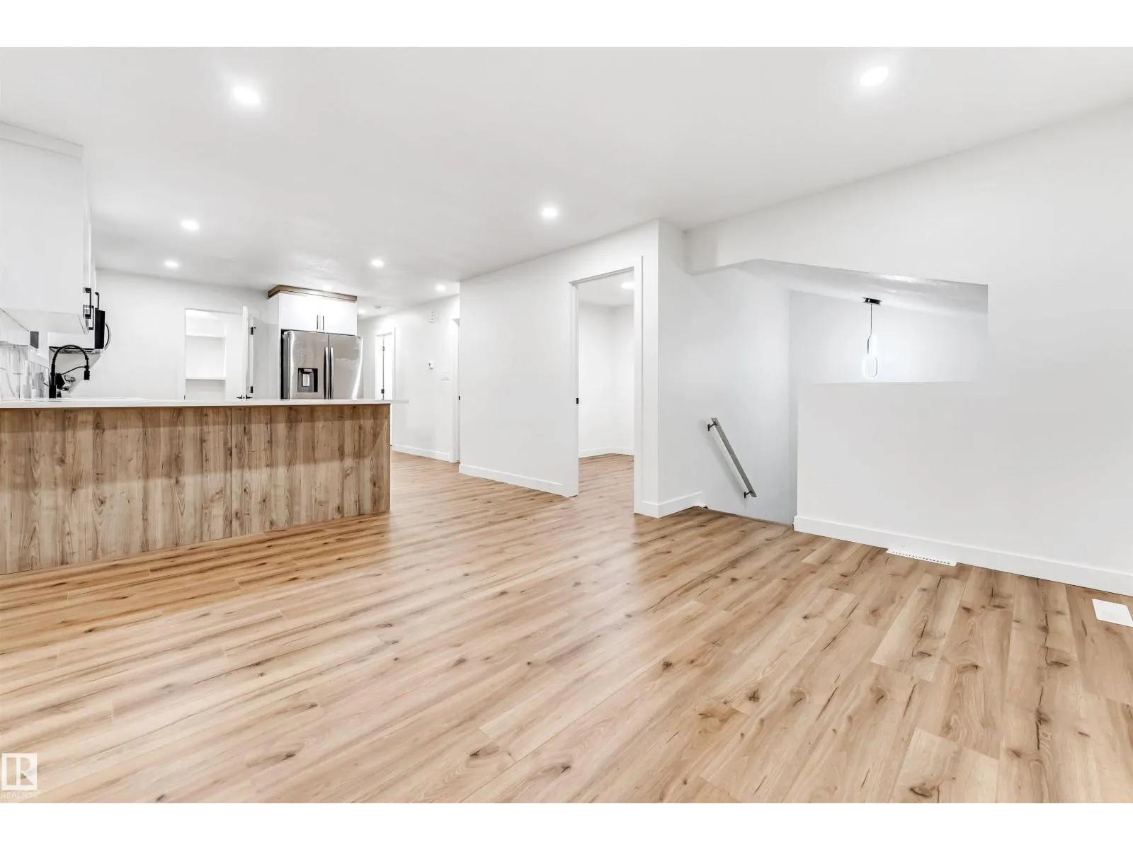 4616 32 AV NW