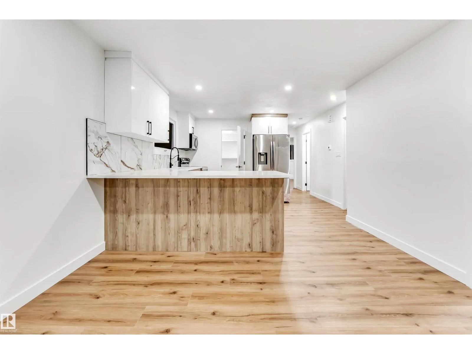 4616 32 AV NW