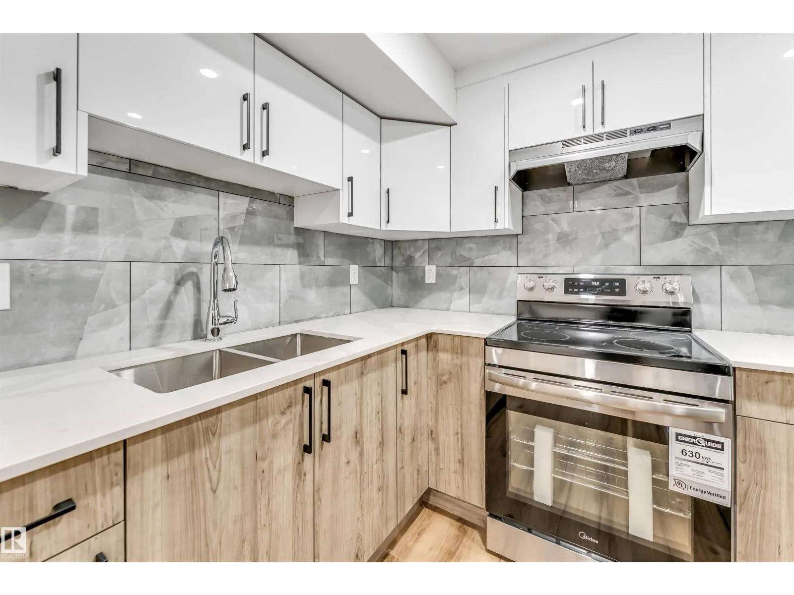 4616 32 AV NW