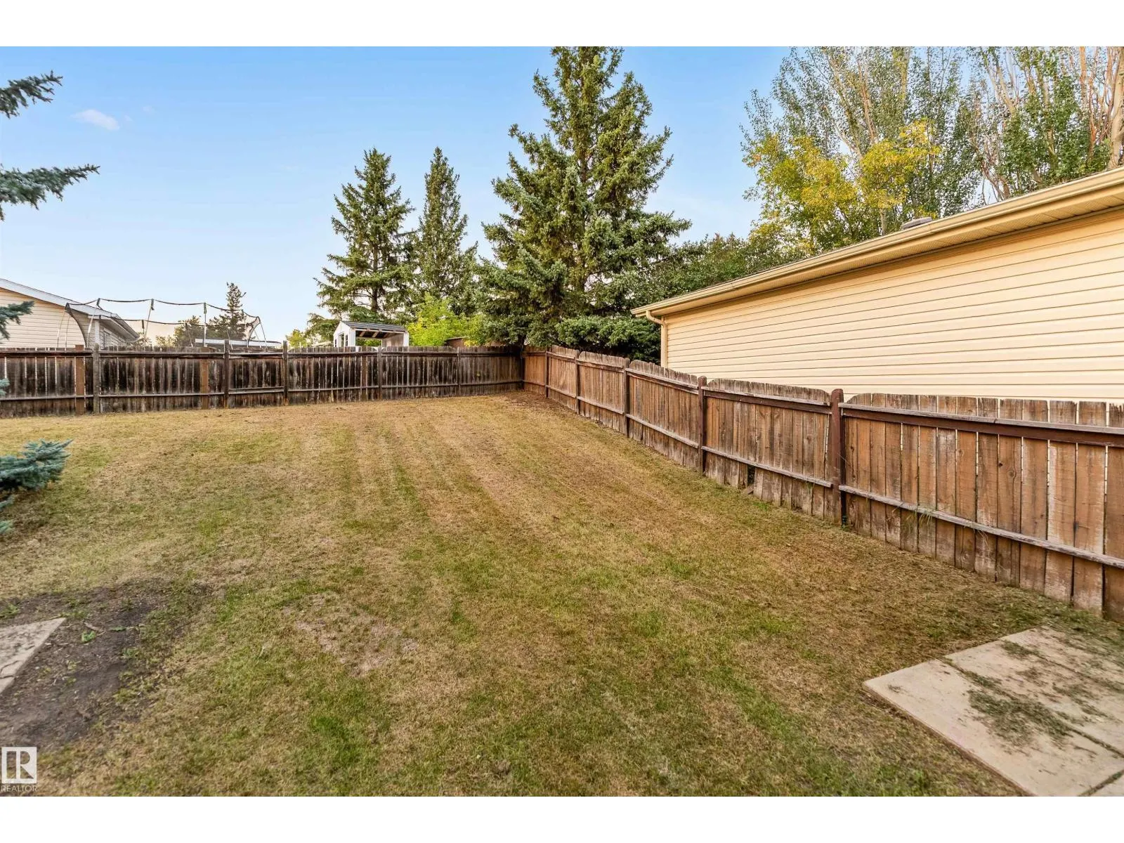 4616 32 AV NW