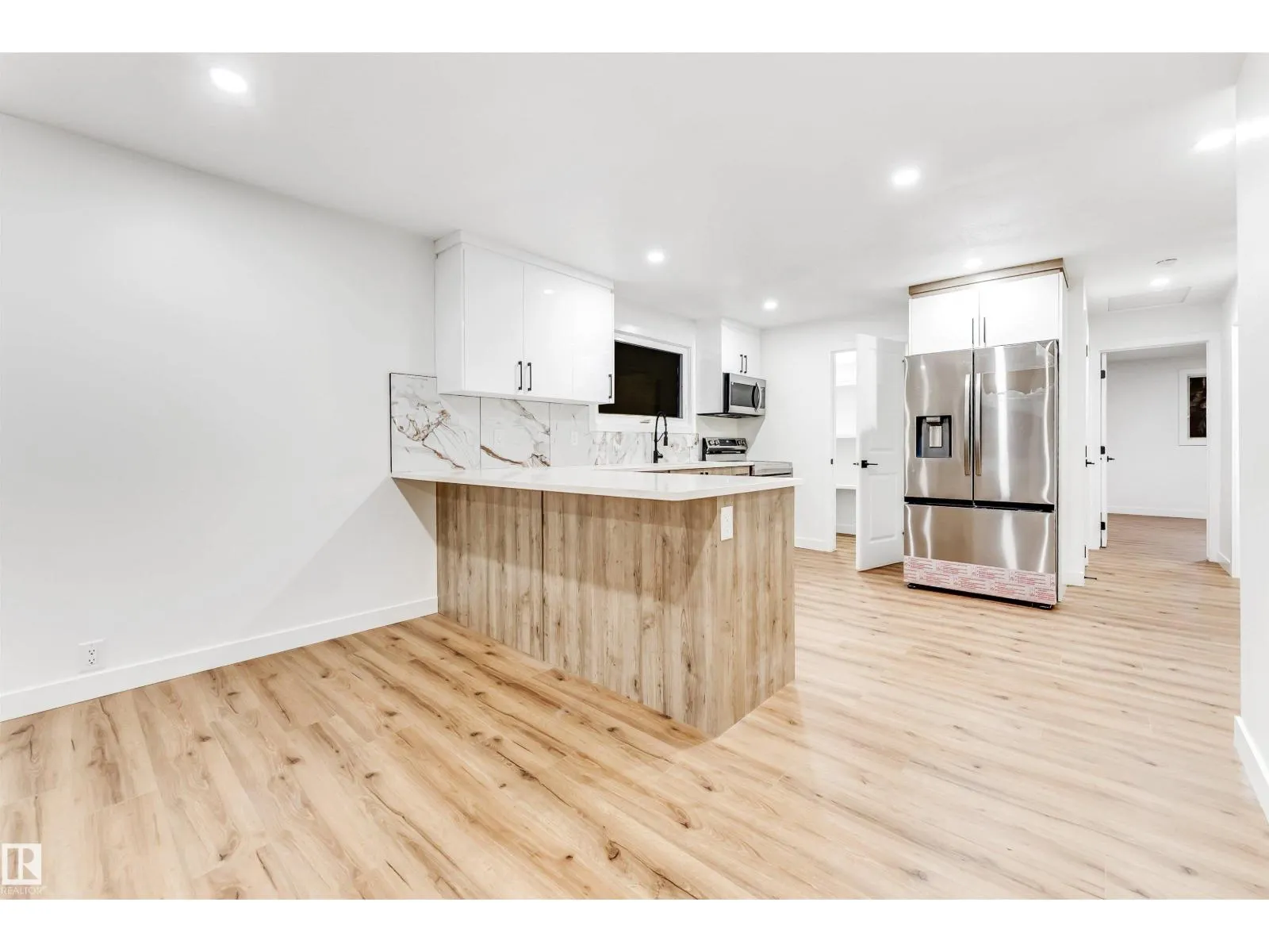 4616 32 AV NW