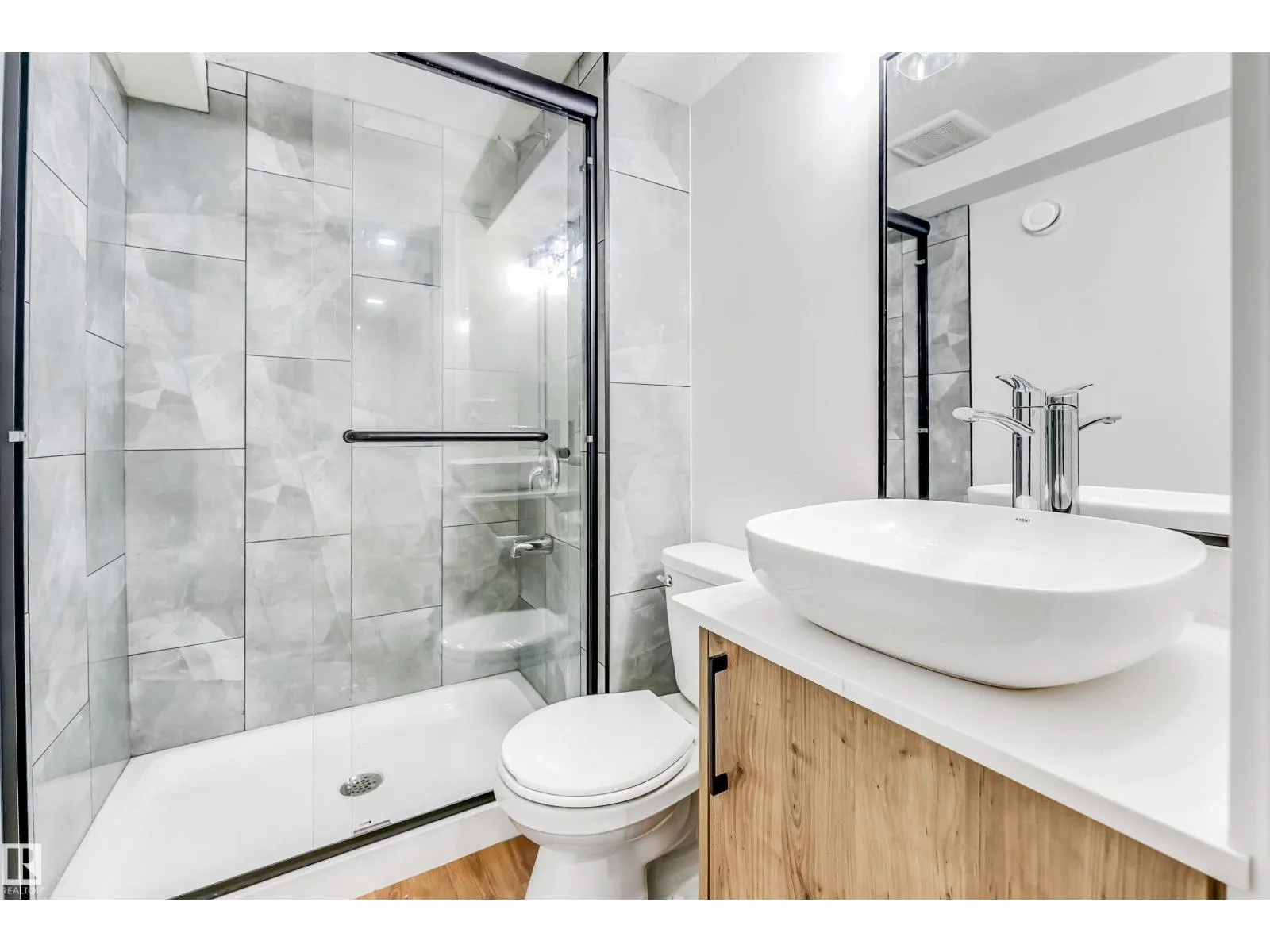 4616 32 AV NW
