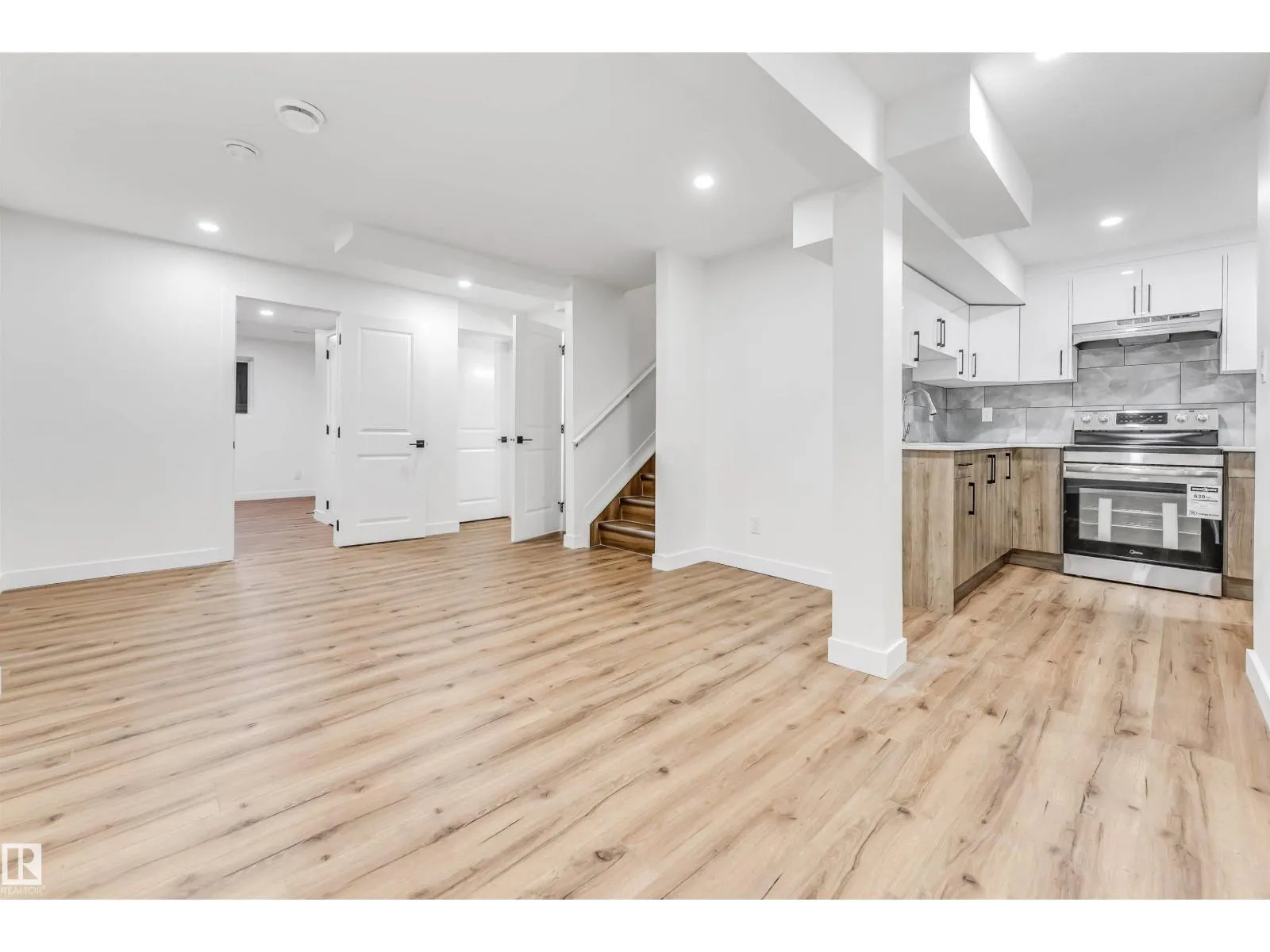 4616 32 AV NW