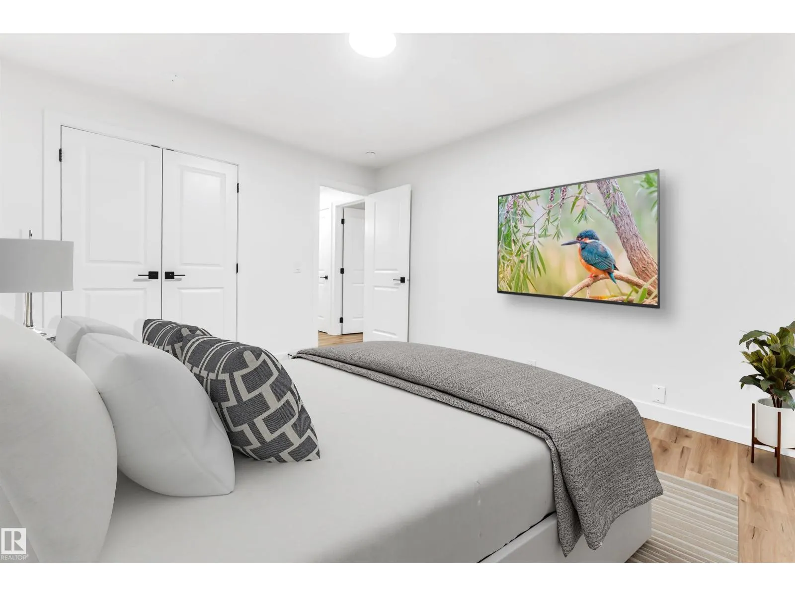 4616 32 AV NW