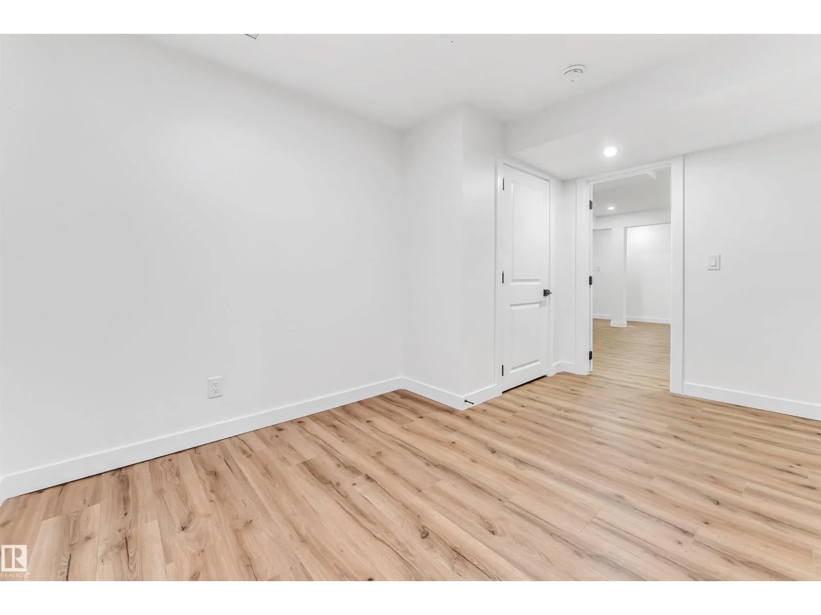 4616 32 AV NW