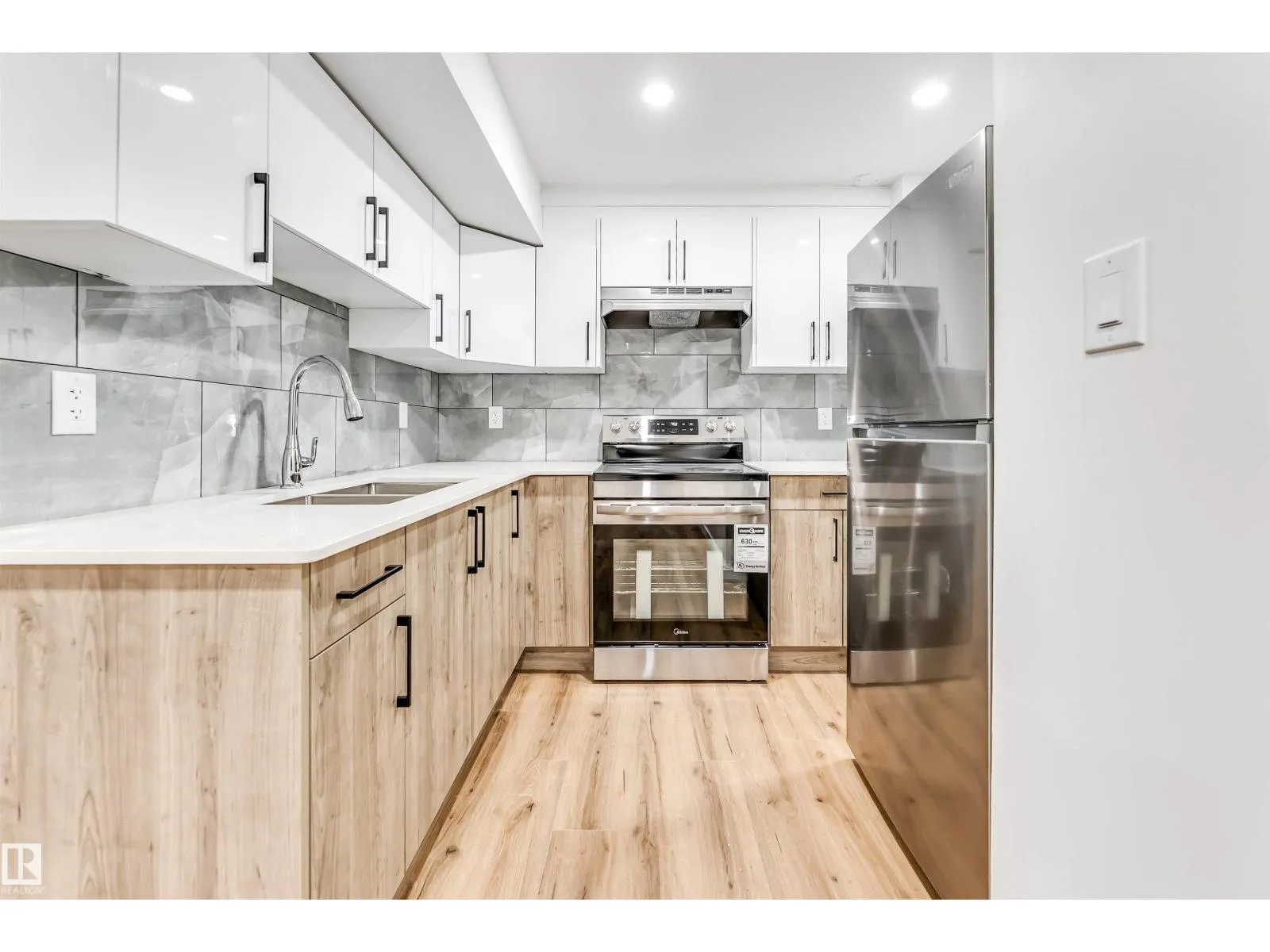 4616 32 AV NW