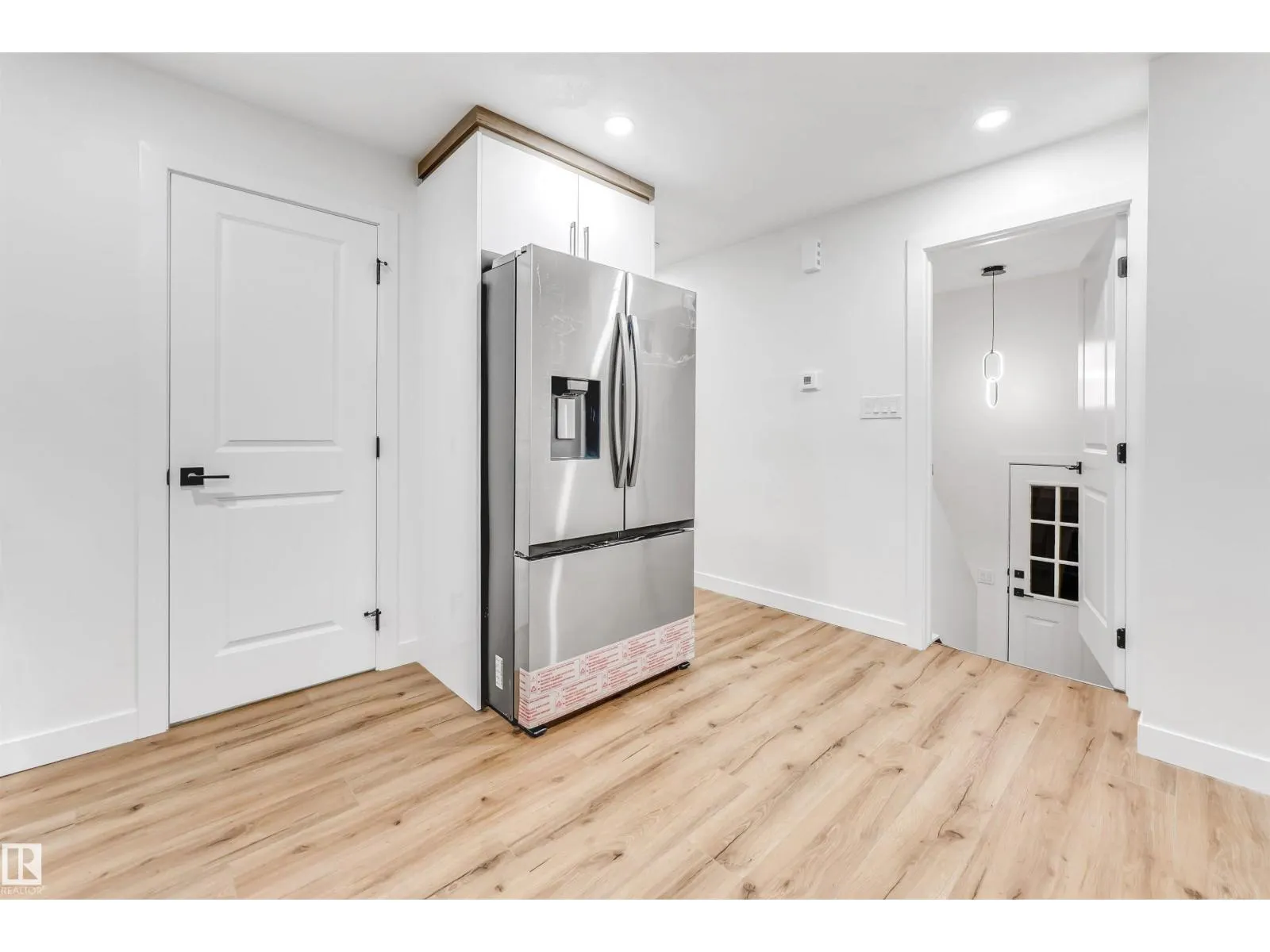 4616 32 AV NW