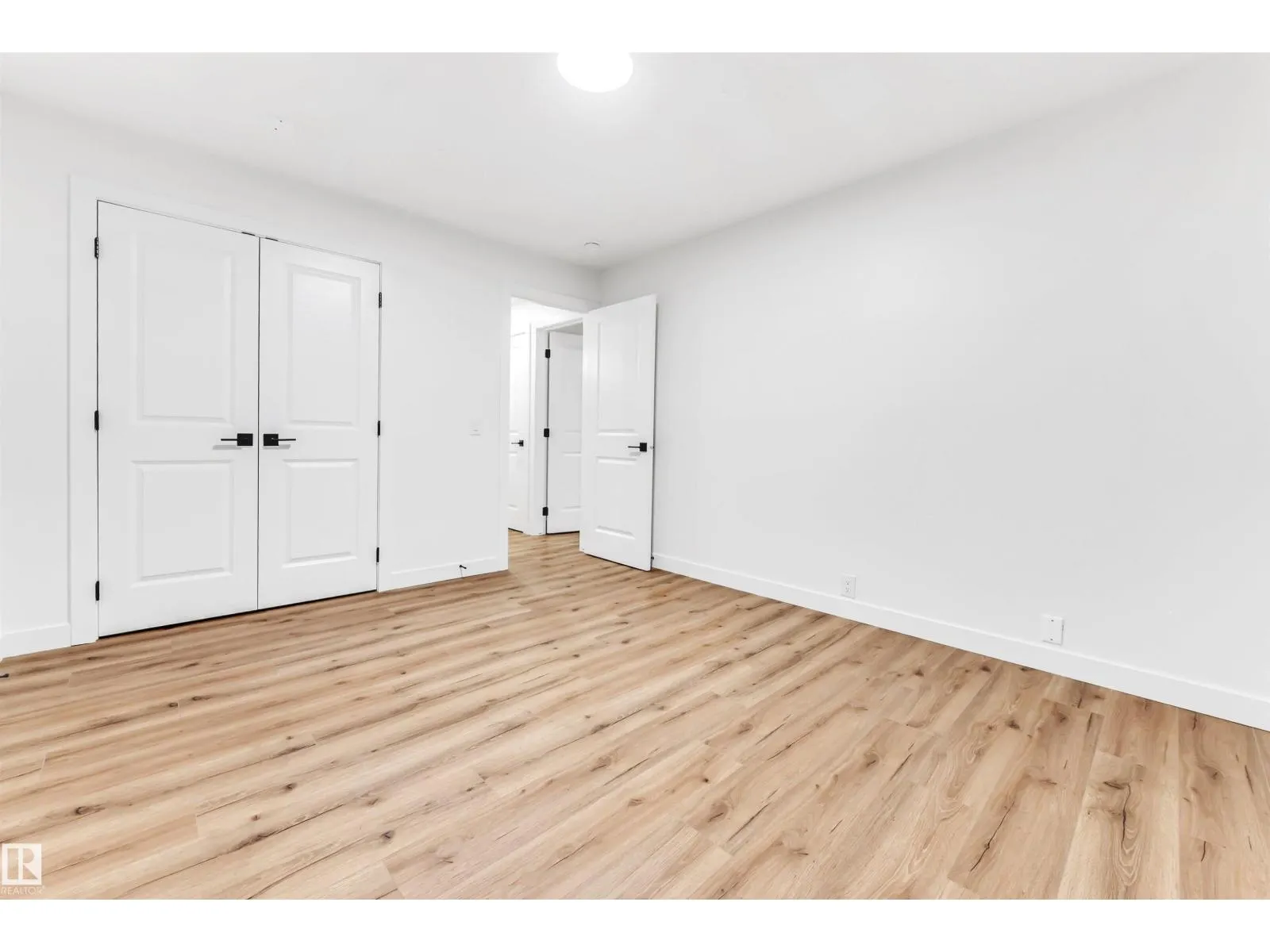 4616 32 AV NW