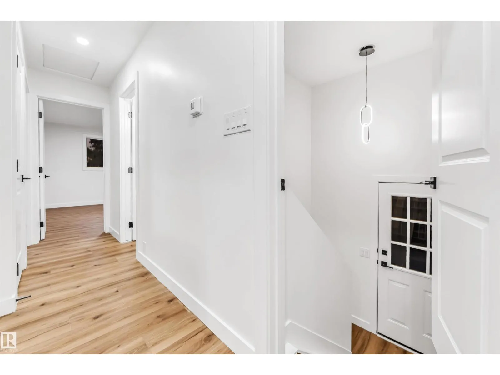 4616 32 AV NW