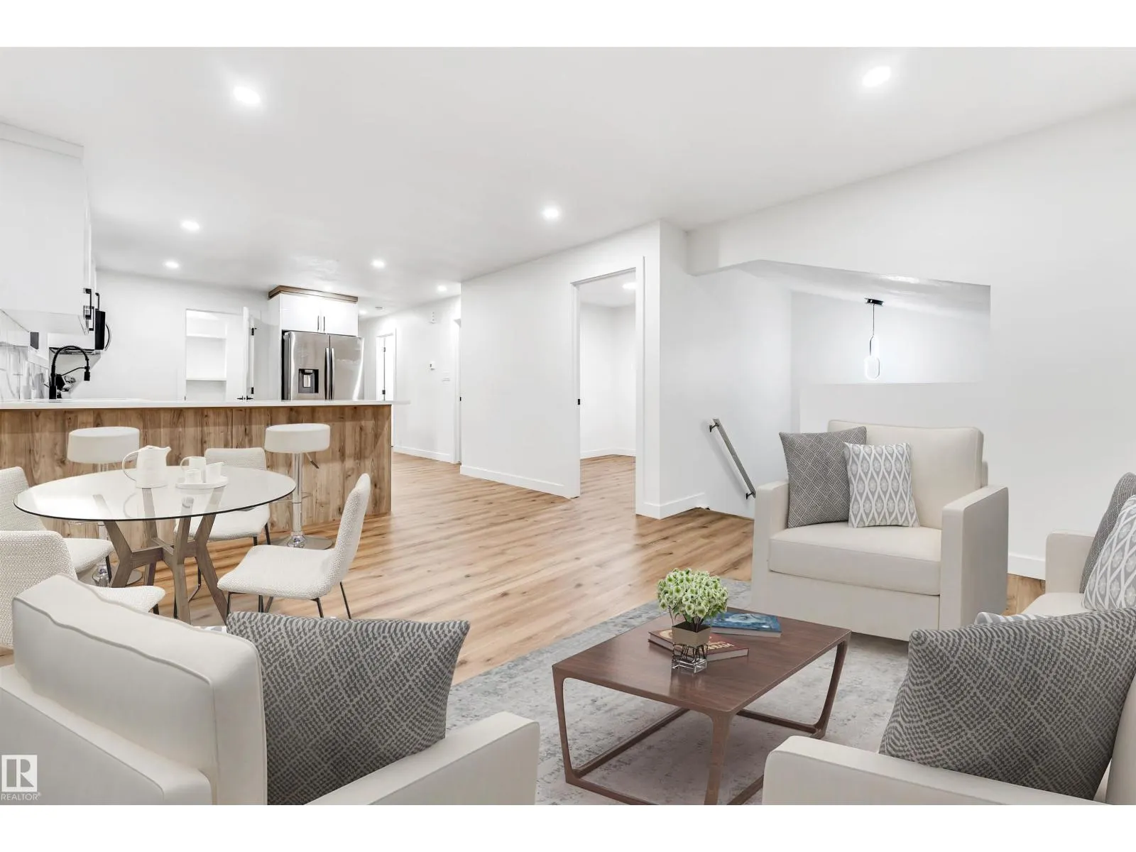 4616 32 AV NW