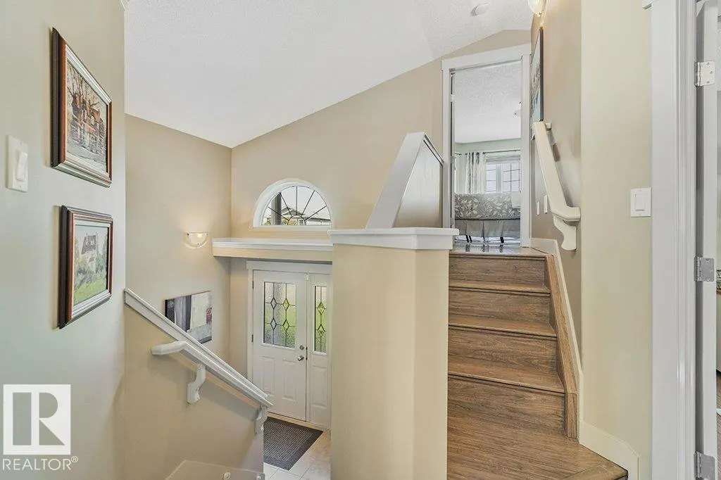 19 HILLDOWNS DR