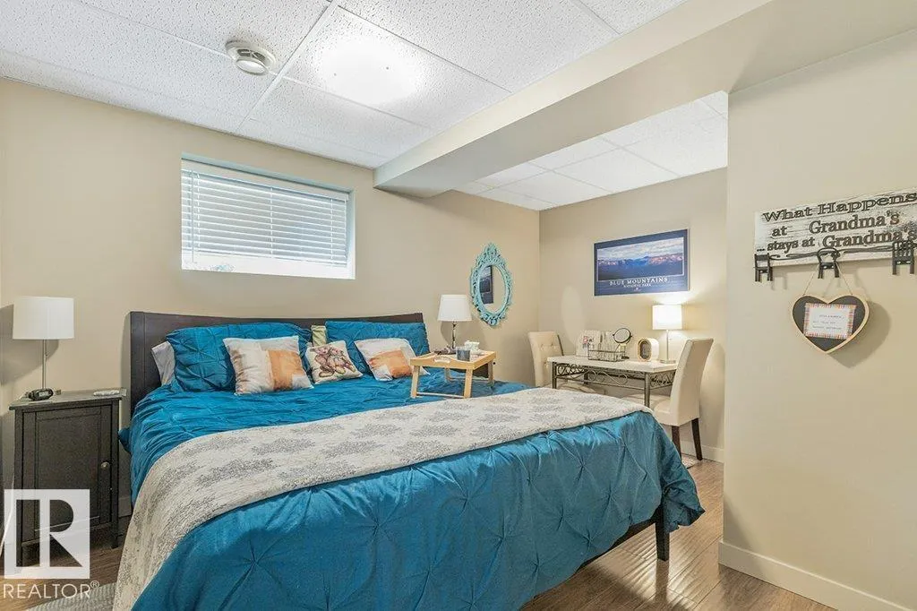 19 HILLDOWNS DR
