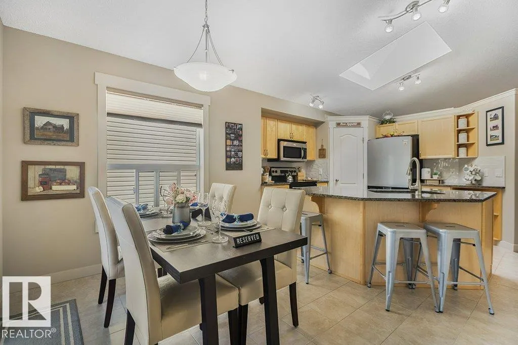19 HILLDOWNS DR
