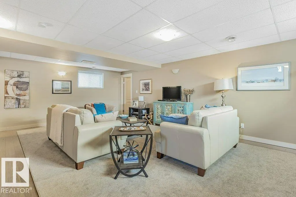 19 HILLDOWNS DR