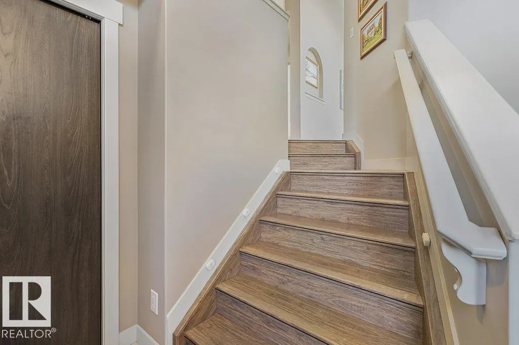 19 HILLDOWNS DR