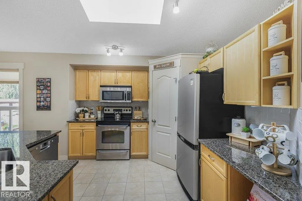19 HILLDOWNS DR